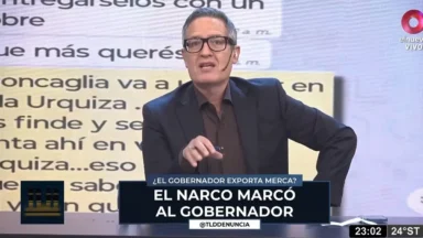 Tomás Méndez durante su informe televisivo con chats sobre Entre Ríos