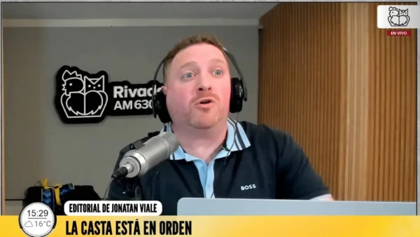 Jonatan Viale durante su editorial sobre la casta y el caso Adorni