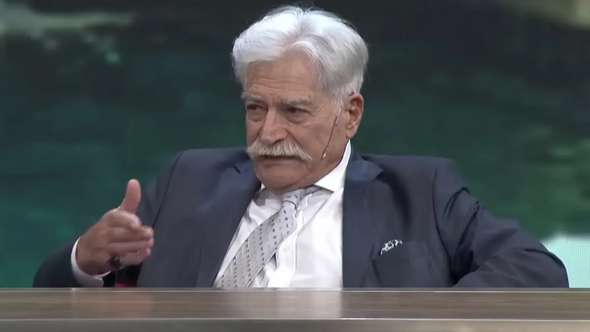 Jorge Asís durante una entrevista en la que analizó la crisis política del Gobierno de Milei.