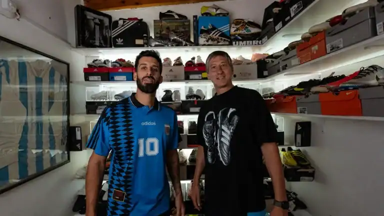 Tienen más de 500 pares de botines y sueñan con exponerlos al público