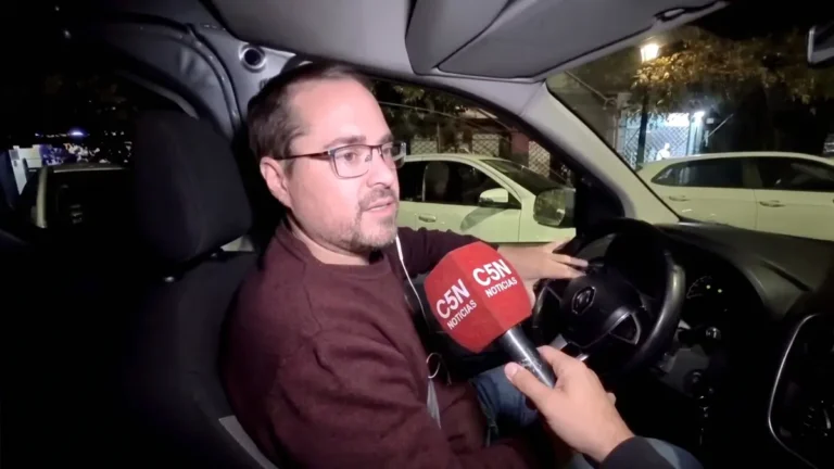 Un docente de la UBA reveló que gana $455.000 y necesita trabajar de Uber para vivir
