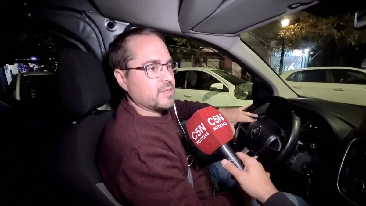Un docente de la UBA reveló que gana $455.000 y necesita trabajar de Uber para vivir