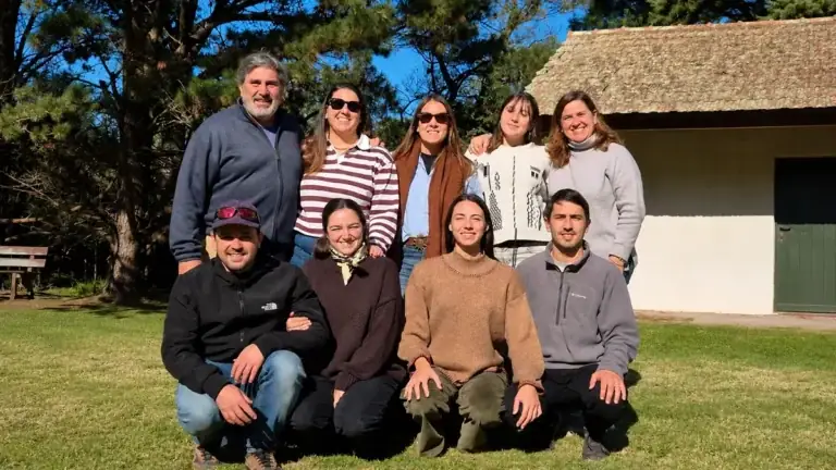 Qué es una familia de acogimiento y por qué hacen falta más hogares para bebés vulnerables