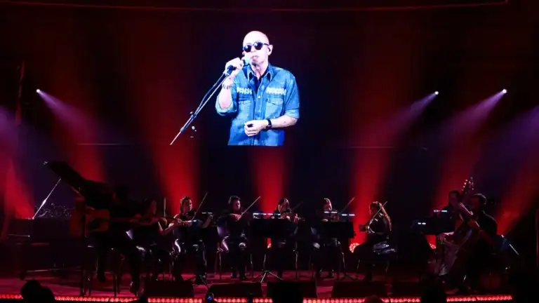 El homenaje de la UBA al Indio Solari terminó con el canto “El que no salta votó a Milei”