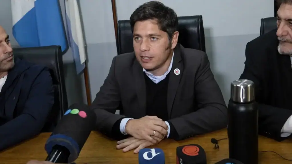 Axel Kicillof cuestionó a Luis Caputo por hablar de riesgo kuka y apuntó contra la política económica del Gobierno.
