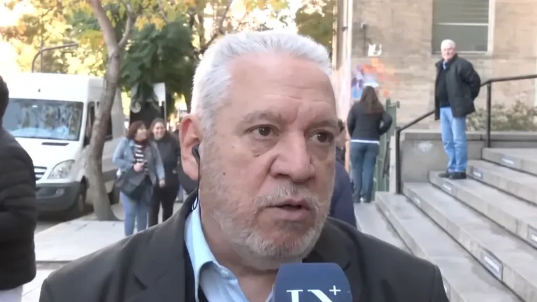 Santillán quedó impactada por la renuncia de más de 200 docentes en Farmacia y Bioquímica de la UBA