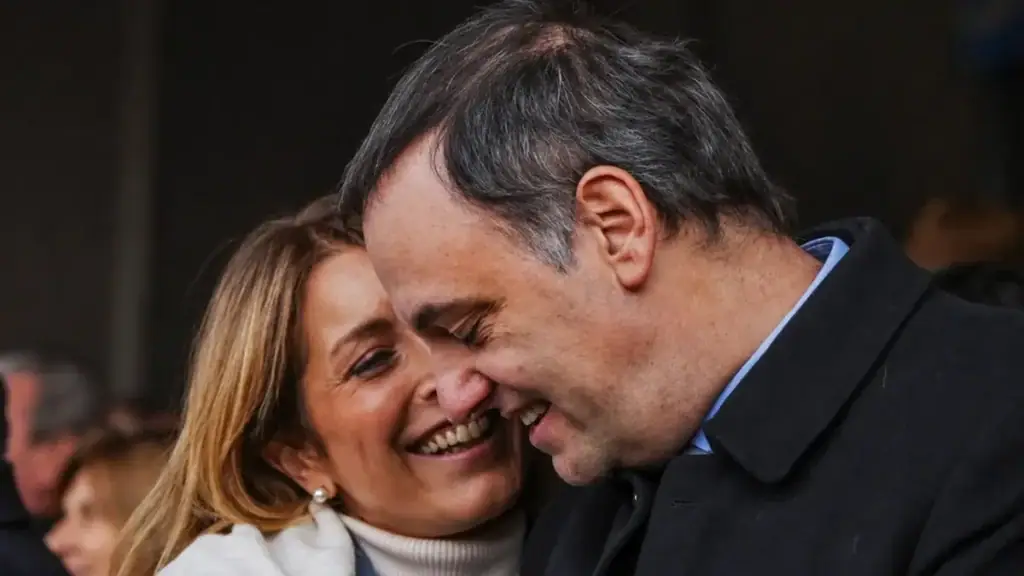 Manuel Adorni y Bettina Angeletti tras adherirse al régimen de Inocencia Fiscal.