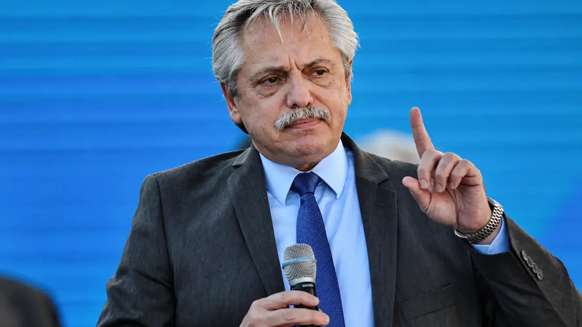 Alberto Fernández criticó a Manuel Adorni tras su salida del Gobierno.