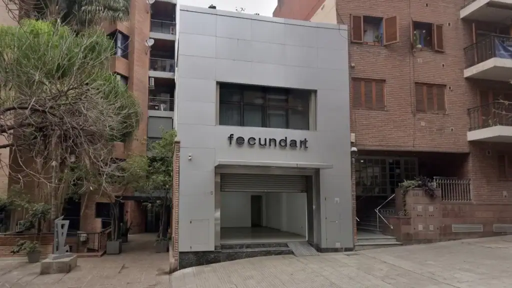 Fachada de la clínica Fecundart, investigada en Córdoba por una causa de presunta explotación de mujeres vinculada al vientre subrogado.