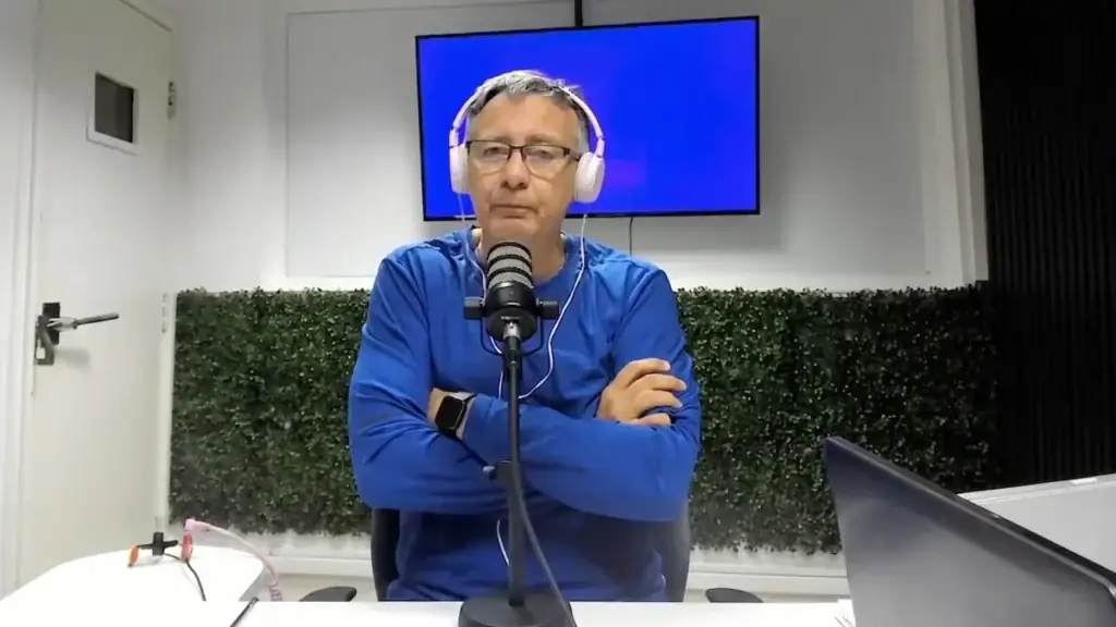 Rolando Graña contra Adorni durante su editorial en Splendid AM 990 sobre la defensa pública del jefe de Gabinete.