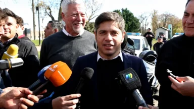 Axel Kicillof durante una conferencia al referirse al caso Kicillof contra Adorni y la polémica por la declaración jurada.