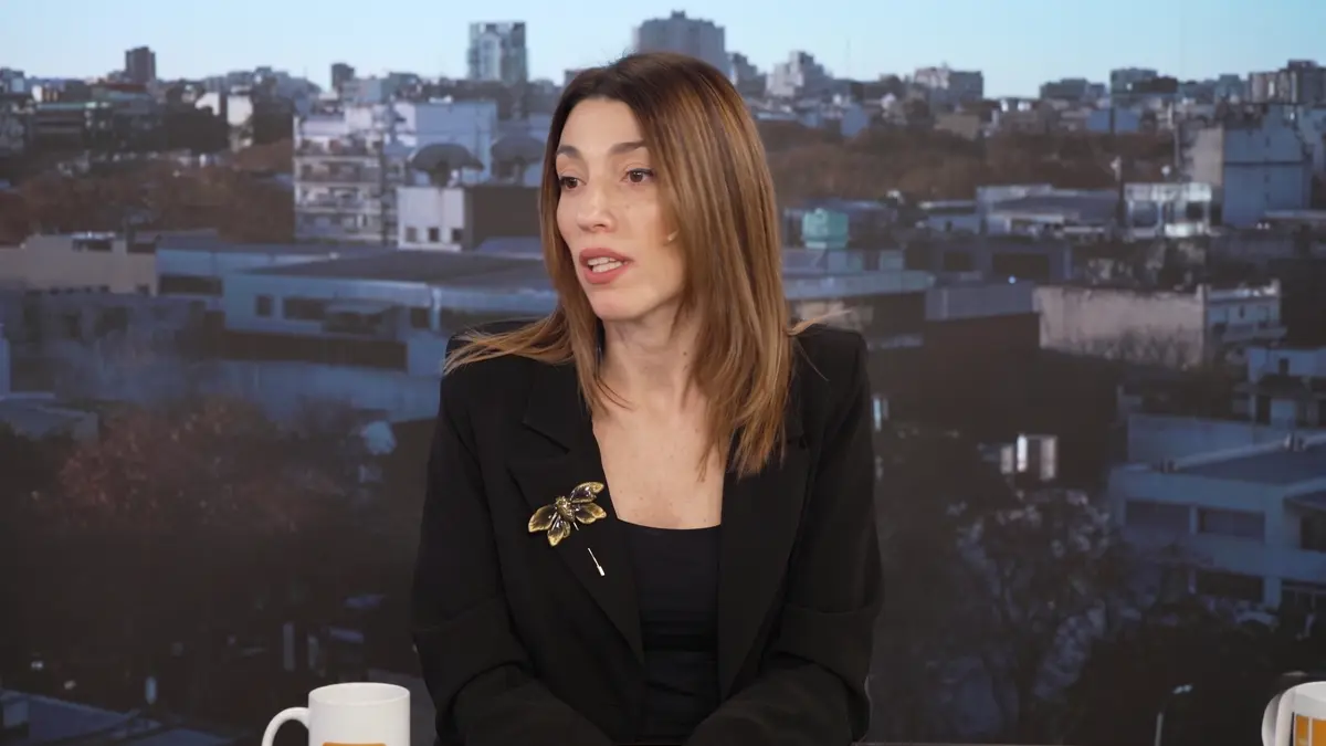 El costo oculto de entrenar la IA expuesto en un informe sobre libros físicos destruidos para alimentar modelos.