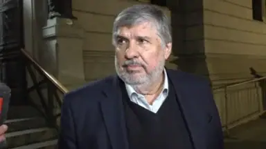 Moción de censura contra Adorni anticipada por José Mayans en el Congreso.