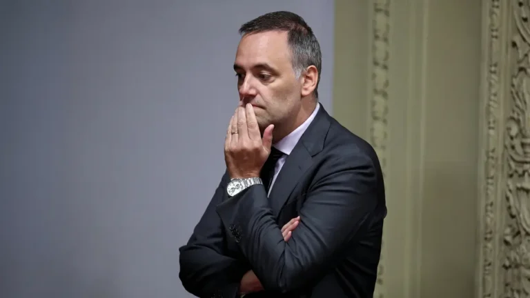 “Correlo vos o te lo corre el Congreso”: crece la presión política sobre Adorni