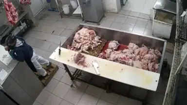 Una empleada puso veneno para ratas en el mate de un compañero y quedó grabada