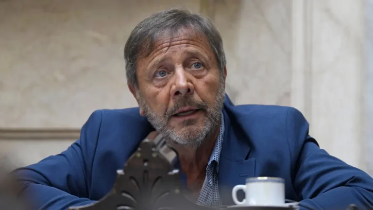 Zago se suma a la ofensiva contra Adorni: “Nos sentimos muy tomados de boludos”