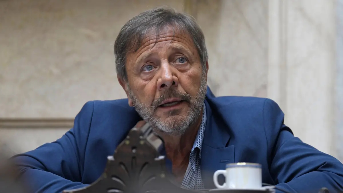 Oscar Zago contra Adorni durante una entrevista en Futurock sobre la interpelación al jefe de Gabinete
