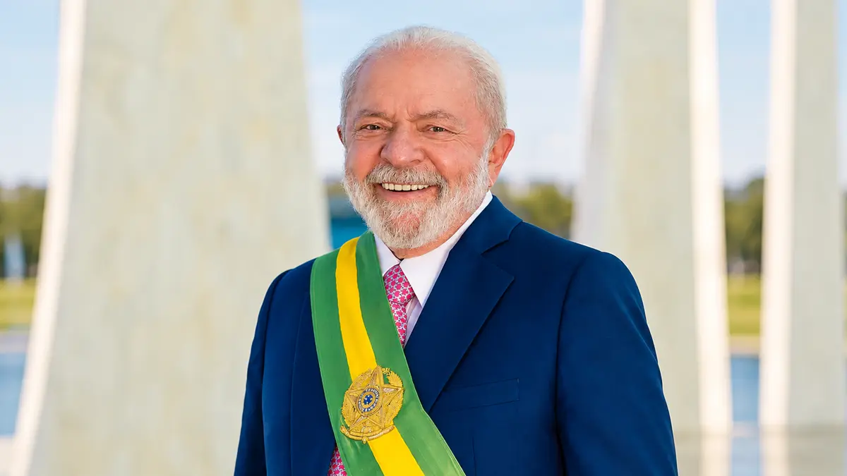Lula da Silva con la banda presidencial, protagonista del intercambio entre Lula y Mauricio Macri tras las elecciones brasileñas.